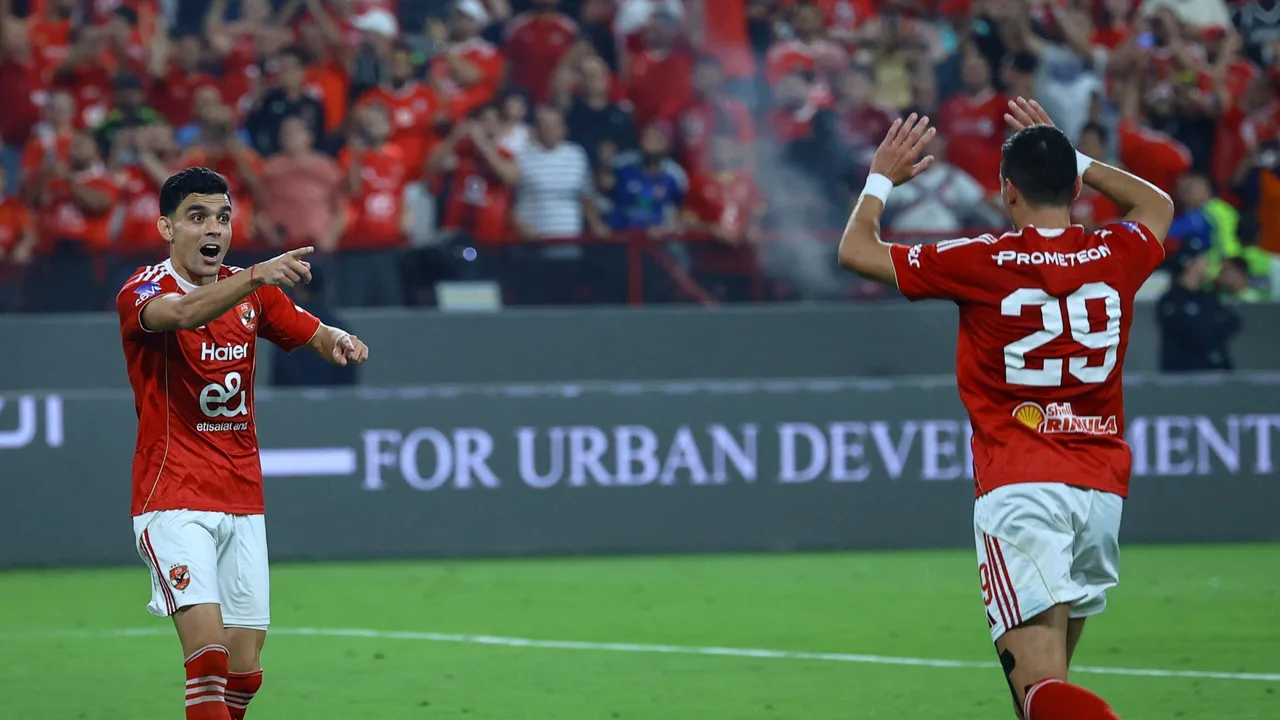 موعد القمة المرتقبة.. تردد القنوات الناقلة لمباراة الأهلي والجيش الملكي المغربي